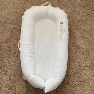 Dock A Tot Deluxe+ with White Cover